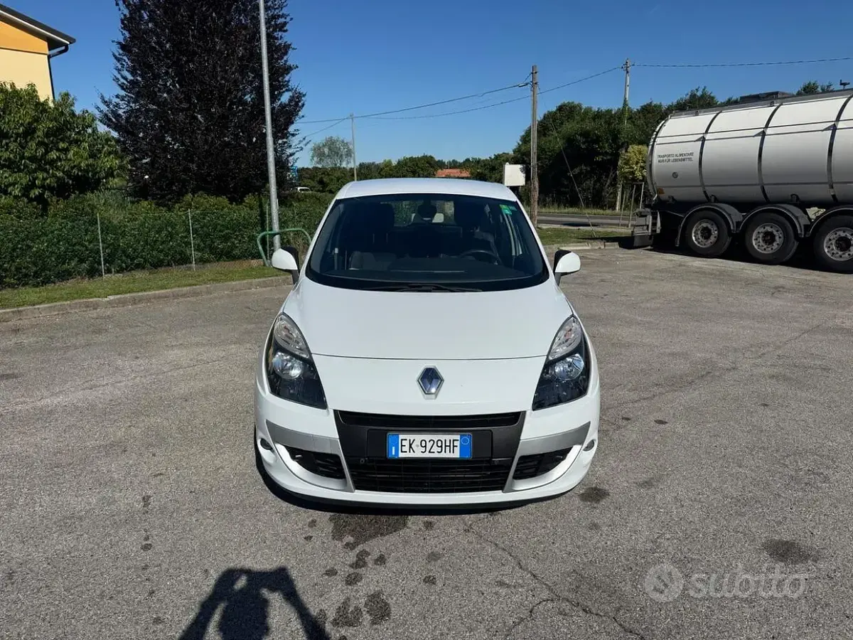 Usata Renault Scenic E-Tech Luxe 110 CV (80 kW) 2011 Bianco Monovolume