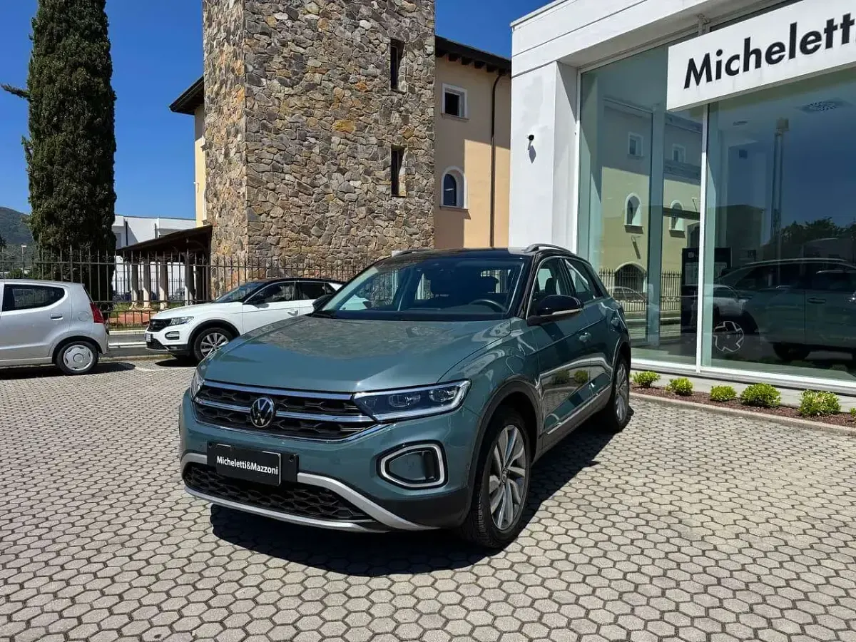 Usata VW T-Roc Style 150 CV (110 kW) 2023 Verde SUV