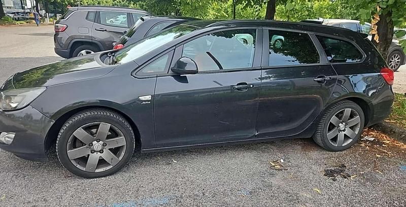 Usata Opel Astra 125 CV (91 kW) 2012 Nero Station wagon