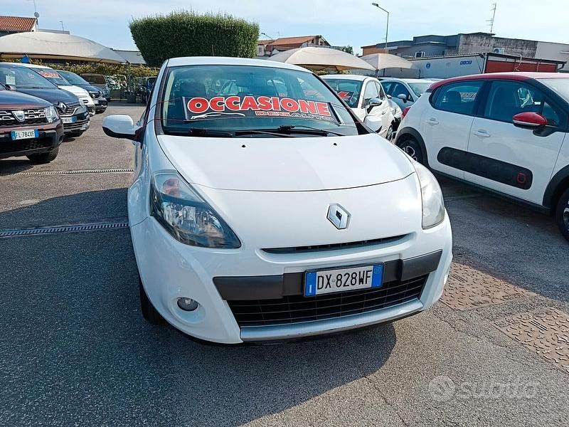 Usata Renault Clio II 75 CV (55 kW) 2010 Bianco Berlina