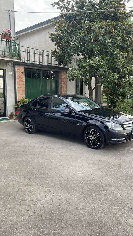 Usata 2011 Mercedes C200 Elegance Tre volumi | 11.500 € (Buon prezzo) - Immagine 1/4