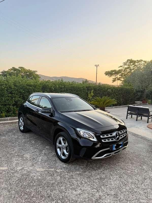 Usata 2018 Mercedes GLA180 SUV | 18.900 € (Buon prezzo) - Immagine 1/4