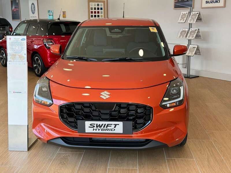 Usata Suzuki Swift 83 CV (61 kW) 2024 Arancione Utilitaria