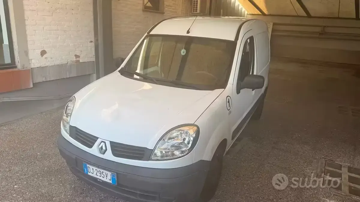 Usata Renault Kangoo 61 CV (44 kW) 2007 Bianco Monovolume
