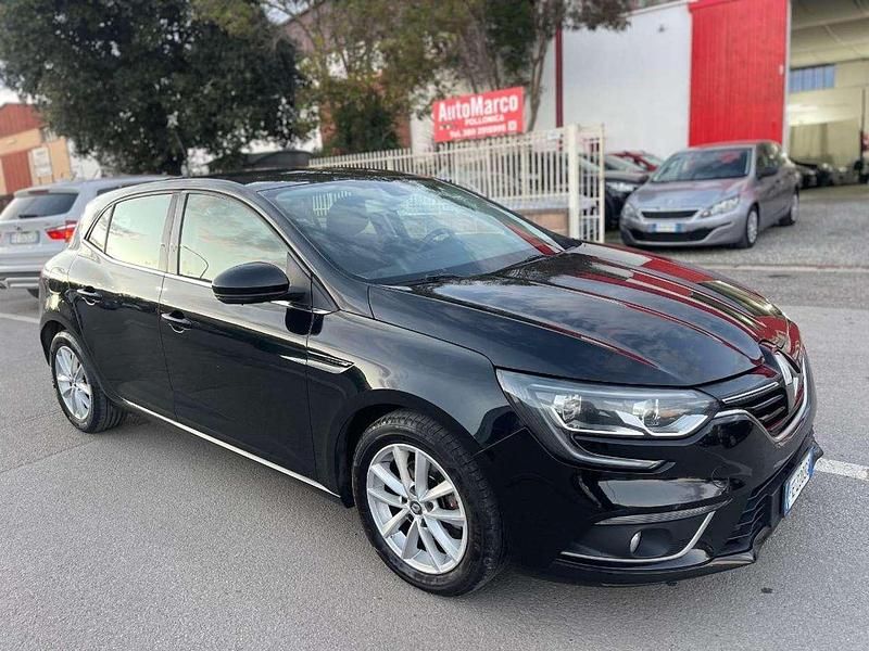 Nero Usata 2016 Renault Mégane III Bose Edition Tre volumi | 9800 € (Ottimo prezzo) - Immagine 1/4