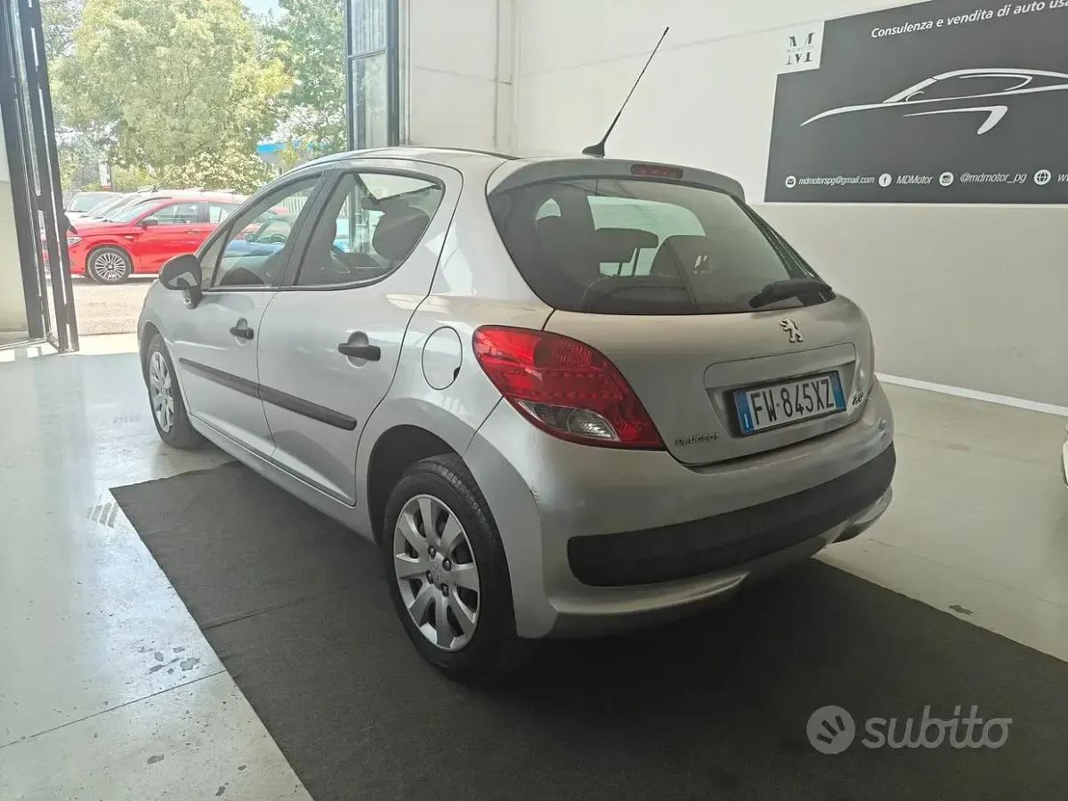 Usata Peugeot 207 73 CV (53 kW) 2010 Grigio Berlina