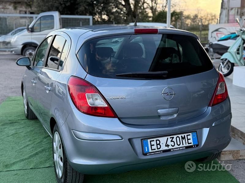 Usata Opel Corsa Edition 80 CV (58 kW) 2010 Grigio Utilitaria