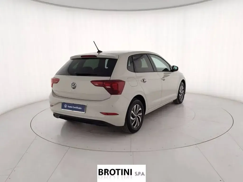Usata VW Polo Life 95 CV (69 kW) 2023 Grigio metallizzato Utilitaria