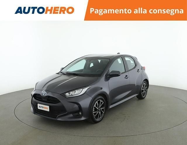 Grigio Usata 2023 Toyota Yaris Hybrid Trend Due volumi | 19.399 € (Buon prezzo) - Immagine 1/2