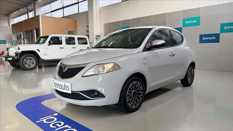 Usata Lancia Ypsilon 69 CV (50 kW) 2016 Grigio Utilitaria