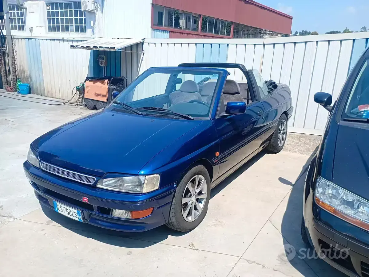 Usata Ford Escort Cabriolet 126 CV (92 kW) 1992 Bluazzurro Cabrio