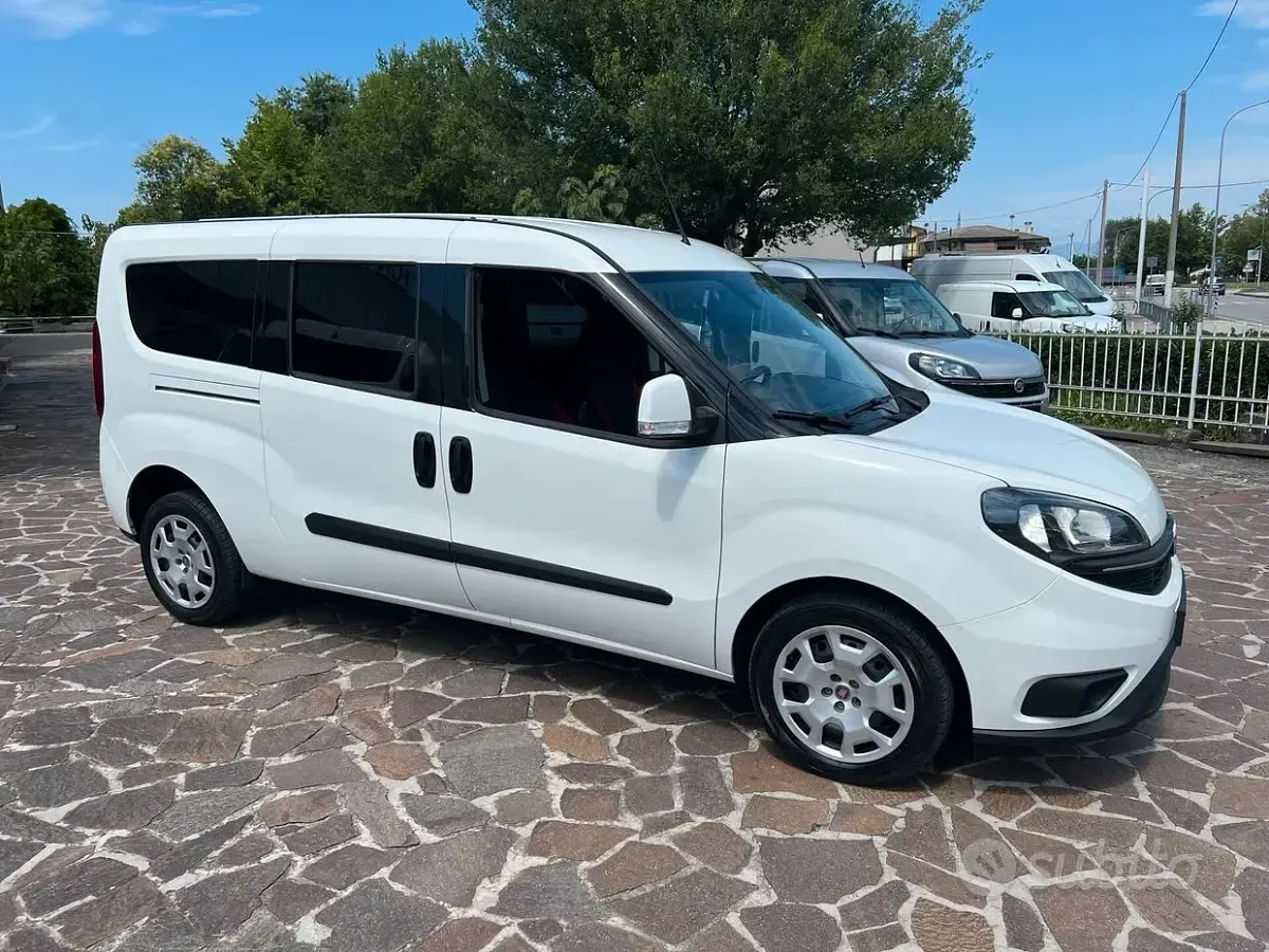 Usata Fiat Doblò 102 CV (75 kW) 2022 Bianco Monovolume