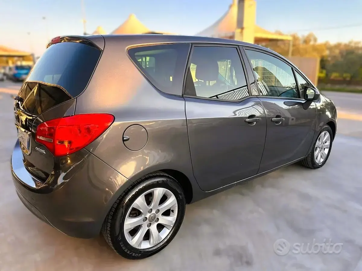 Usata Opel Meriva Cosmo 95 CV (69 kW) 2012 Grigio Monovolume