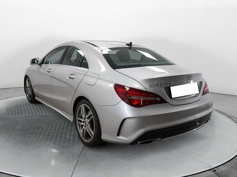 Usado Mercedes CLA200 Premium 136 CV (100 kW) 2019 Plateado Familiar