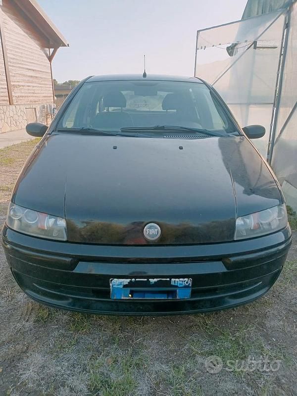 Nero Usata 2001 Fiat Punto Due volumi | 700 € (Ottimo prezzo) - Immagine 1/4