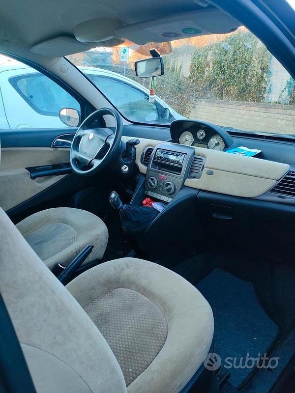 Usata Lancia Ypsilon 2003 Utilitaria