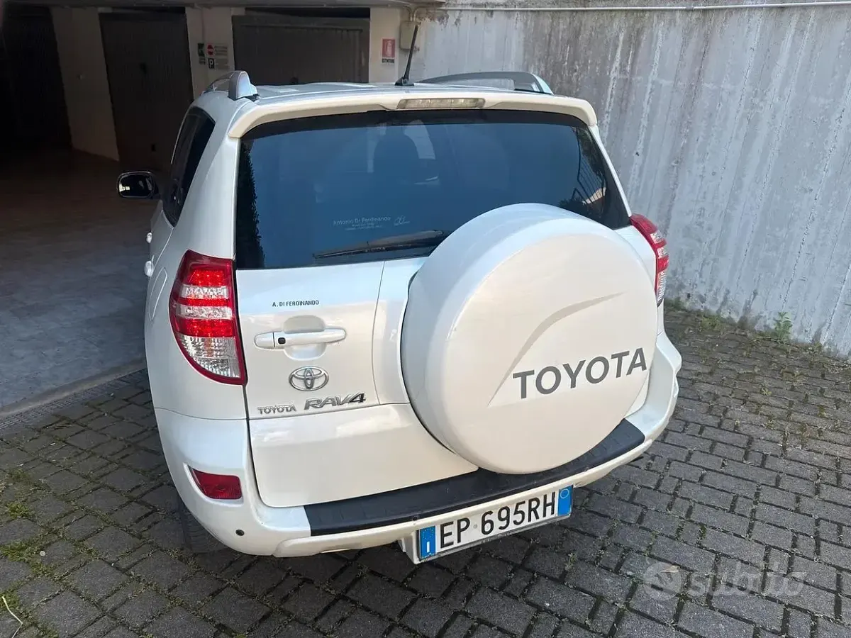 Begagnad Toyota RAV4 150 HK (110 kW) 2013 Vit SUV
