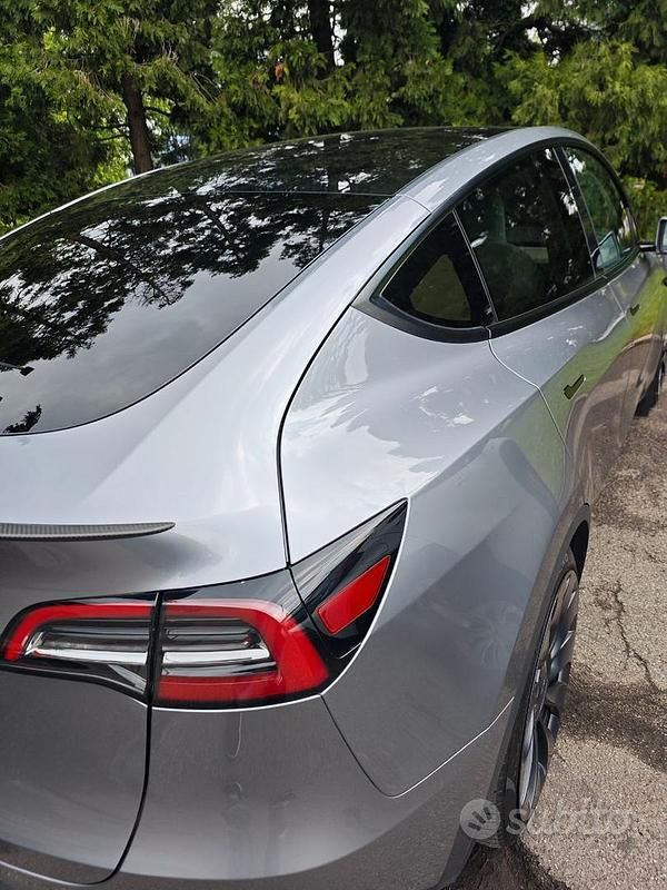Usata Tesla Model Y Performance 392 kW (534 CV) 2023 Grigio SUV