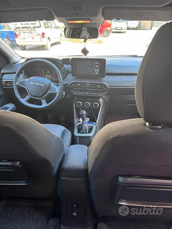 Usata Dacia Jogger 101 CV (74 kW) 2024 Bianco Monovolume