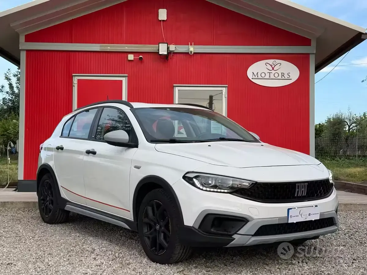 Usata Fiat Tipo Cross 131 CV (96 kW) 2023 Bianco Berlina