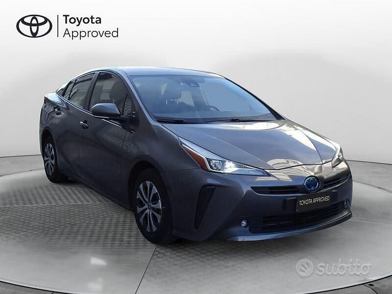 Usata Toyota Prius Active 122 CV (89 kW) 2022 Grigio Utilitaria