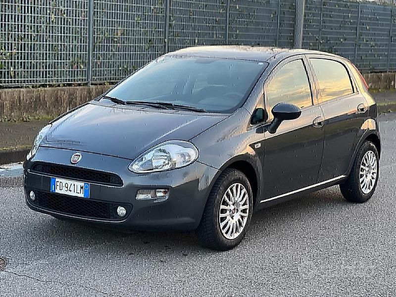 Usata Fiat Punto 77 CV (56 kW) 2016 Grigio Berlina