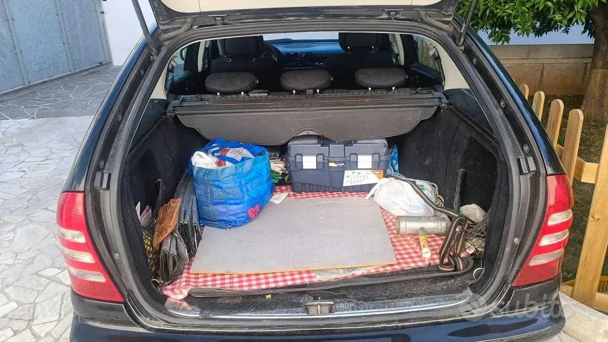 Usata Mercedes C220 150 CV (110 kW) 2006 Nero Station wagon