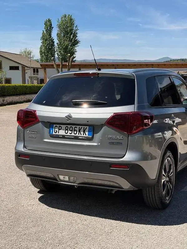 Usata Suzuki Vitara 102 CV (75 kW) 2023 Grigio SUV