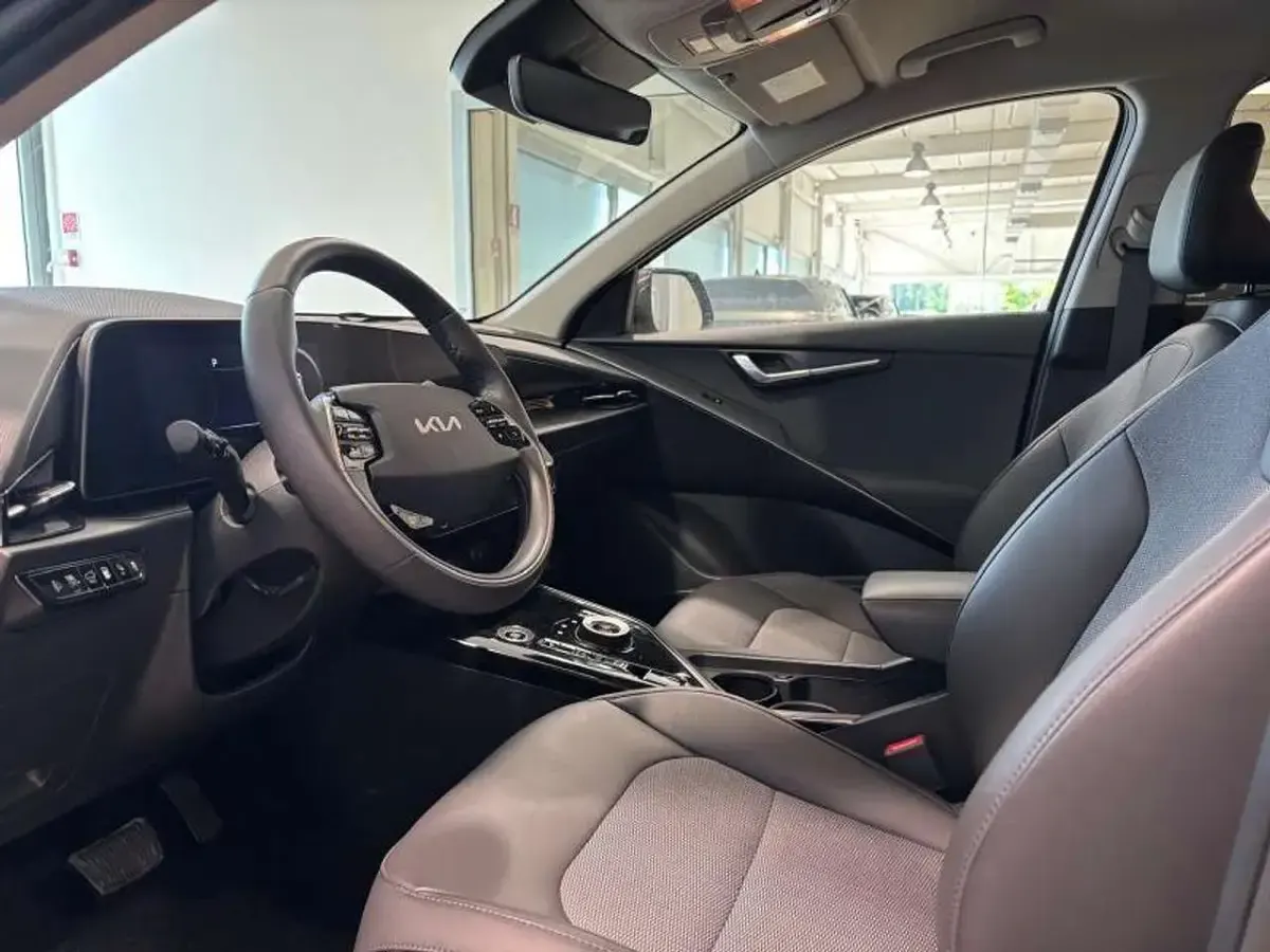Usata Kia Niro 92 CV (67 kW) 2025 Grigio SUV