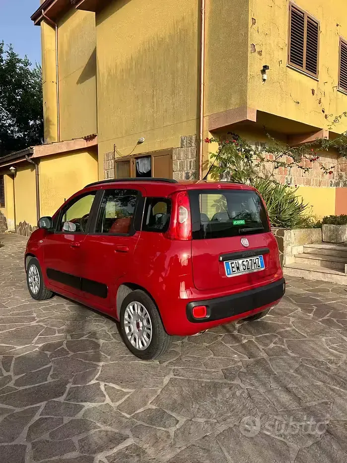 Usata Fiat Panda Lounge 69 CV (50 kW) 2014 Rosso Utilitaria
