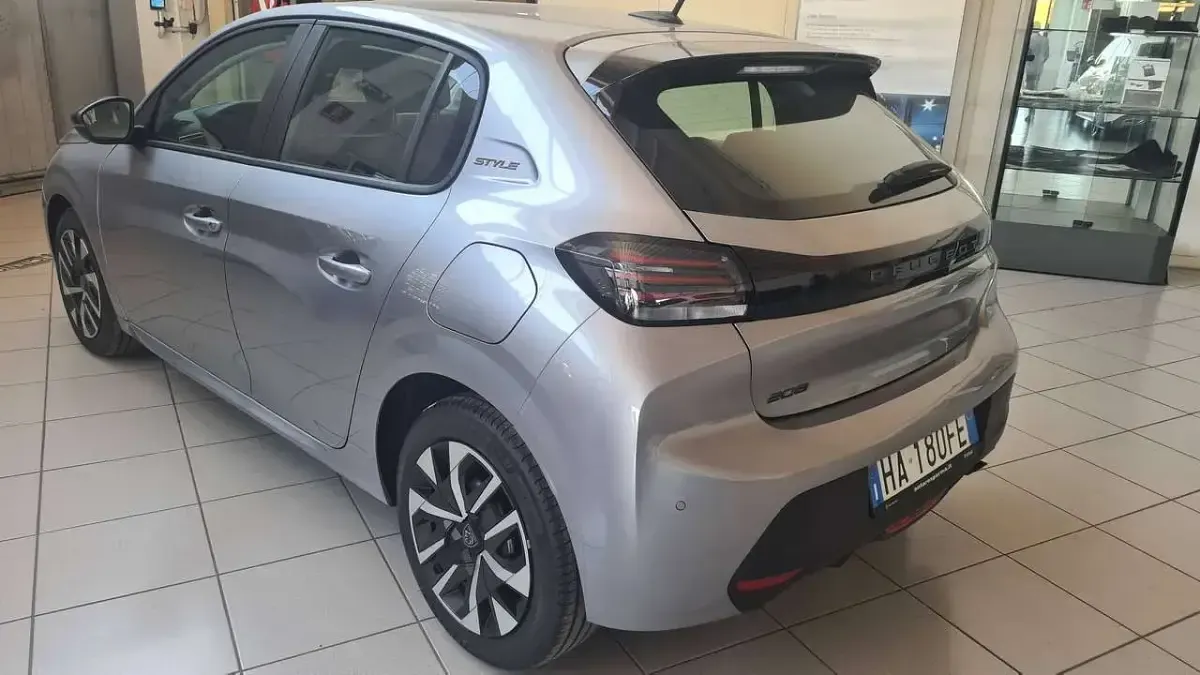 Nuova Peugeot 208 Style 101 CV (74 kW) 2025 Grigio Utilitaria