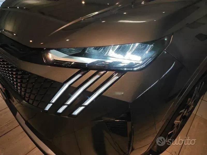 Usata Peugeot 5008 Allure 136 CV (100 kW) 2025 Grigio SUV