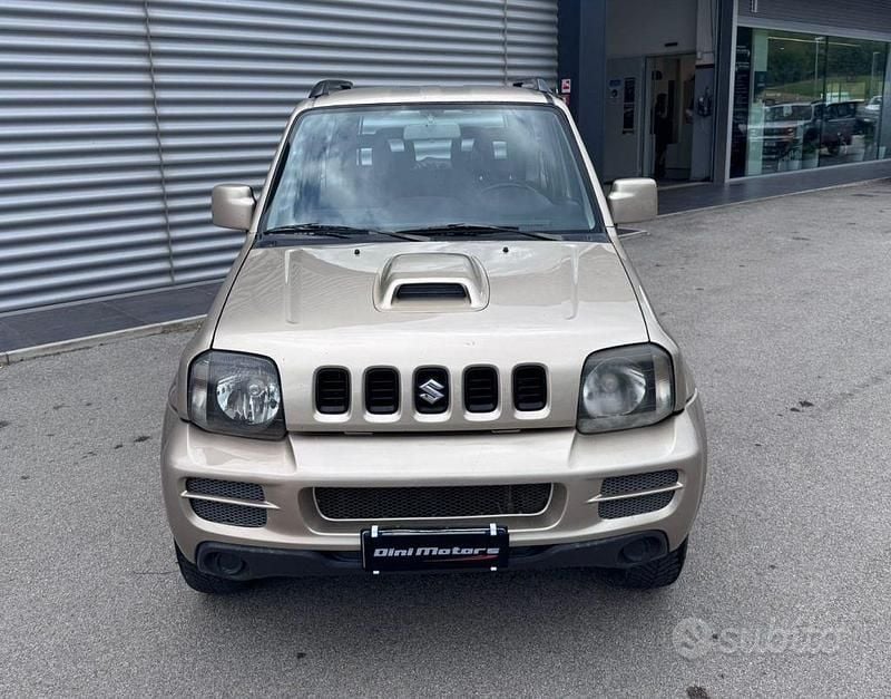 Usata Suzuki Jimny 86 CV (63 kW) 2010 Sabbia SUV