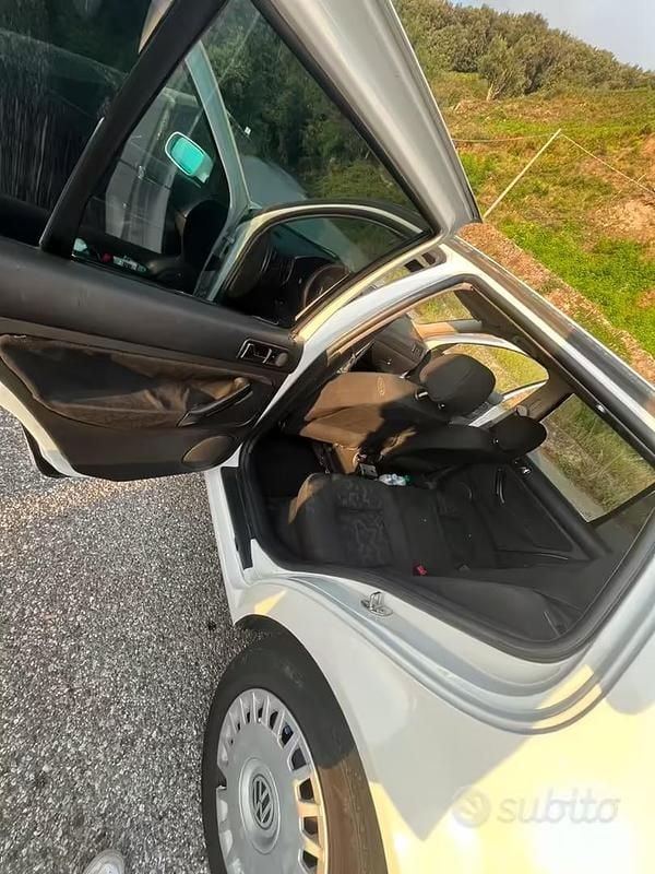 Usata VW Golf IV 90 CV (66 kW) 1997 Bianco Utilitaria