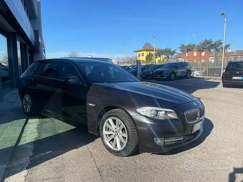 Usata BMW 520 Efficient Dynamics 184 CV (135 kW) 2013 Nero Station wagon