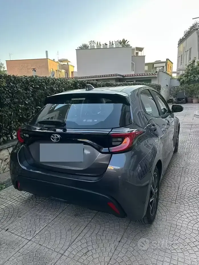 Usata Toyota Yaris Active 72 CV (52 kW) 2022 Grigio Utilitaria