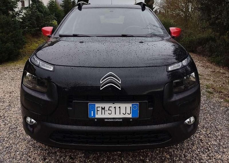 Usata Citroën C4 Shine 99 CV (72 kW) 2018 Nero SUV