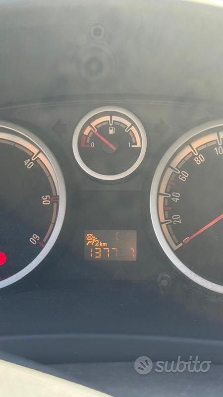 Usata Opel Corsa Enjoy 75 CV (55 kW) 2007 Grigio Utilitaria