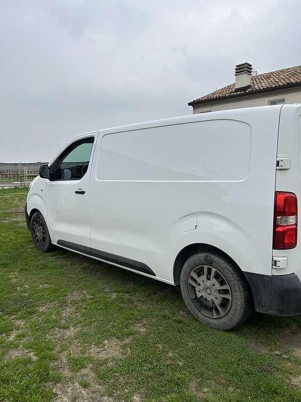 Usata Peugeot Expert 116 CV (85 kW) 2018 Furgone