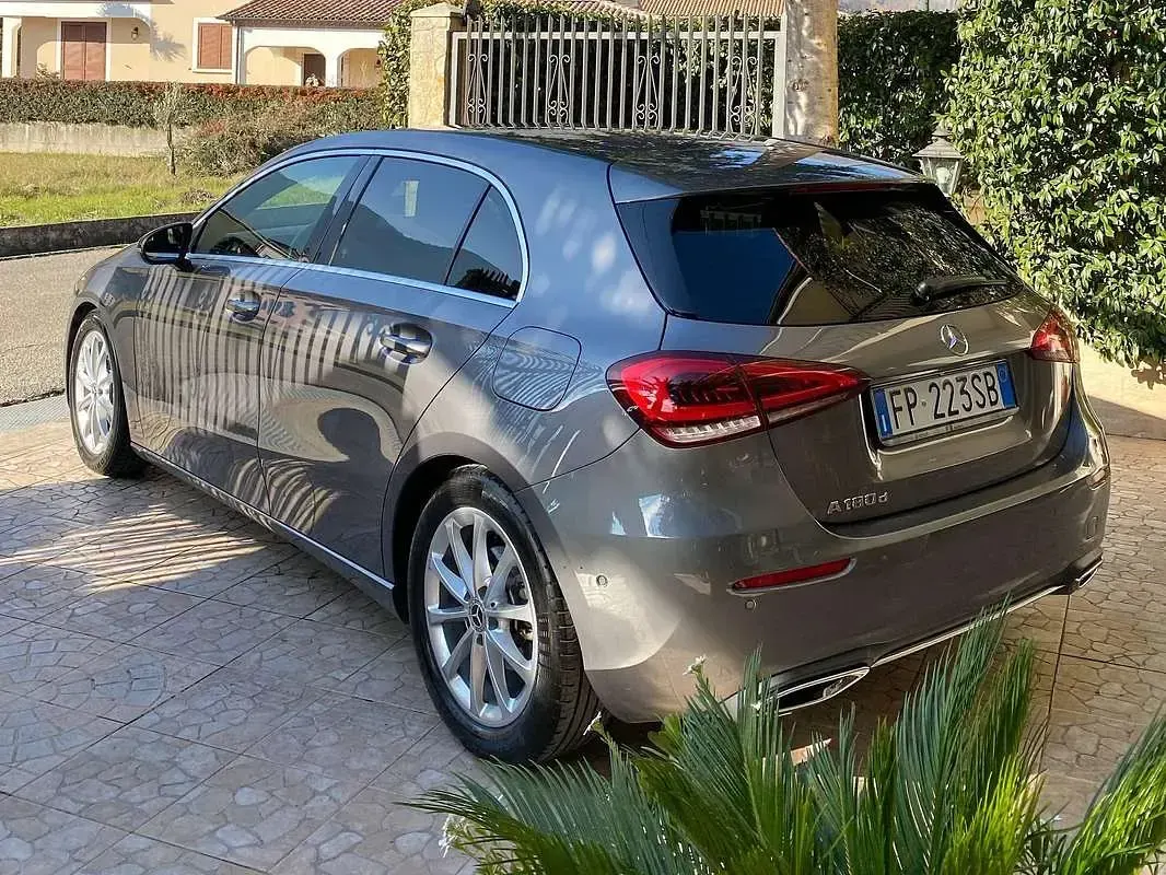 Usata Mercedes A180 116 CV (85 kW) 2018 Grigio Berlina