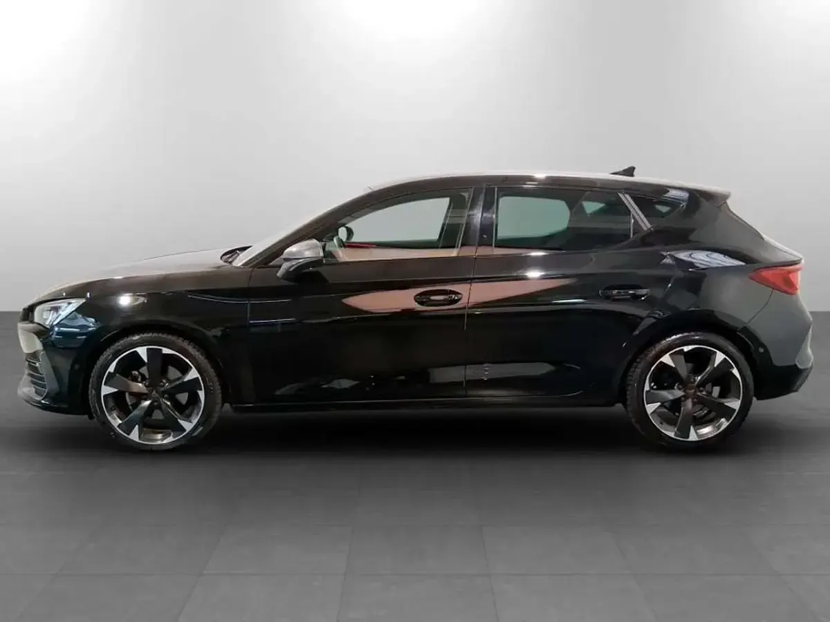 Usata Cupra Leon 150 CV (110 kW) 2023 0e nero midnight Berlina