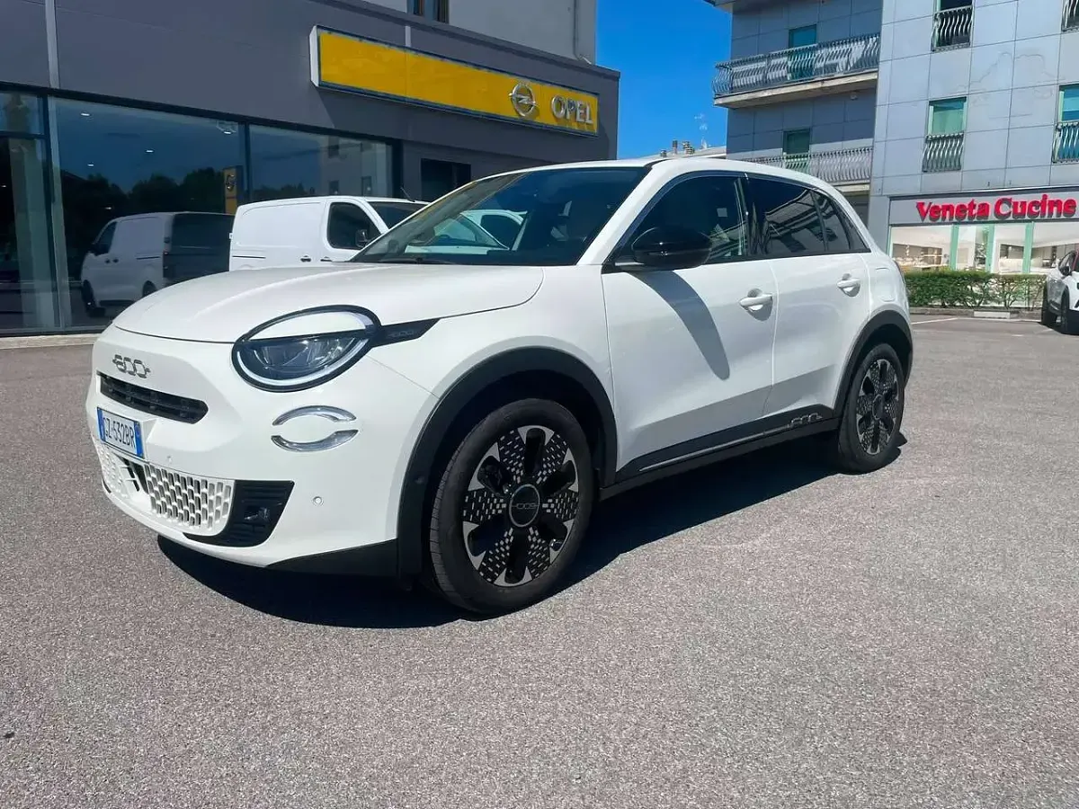 Usata Fiat 600 La Prima 101 CV (74 kW) 2025 Bianco gelato pastello SUV