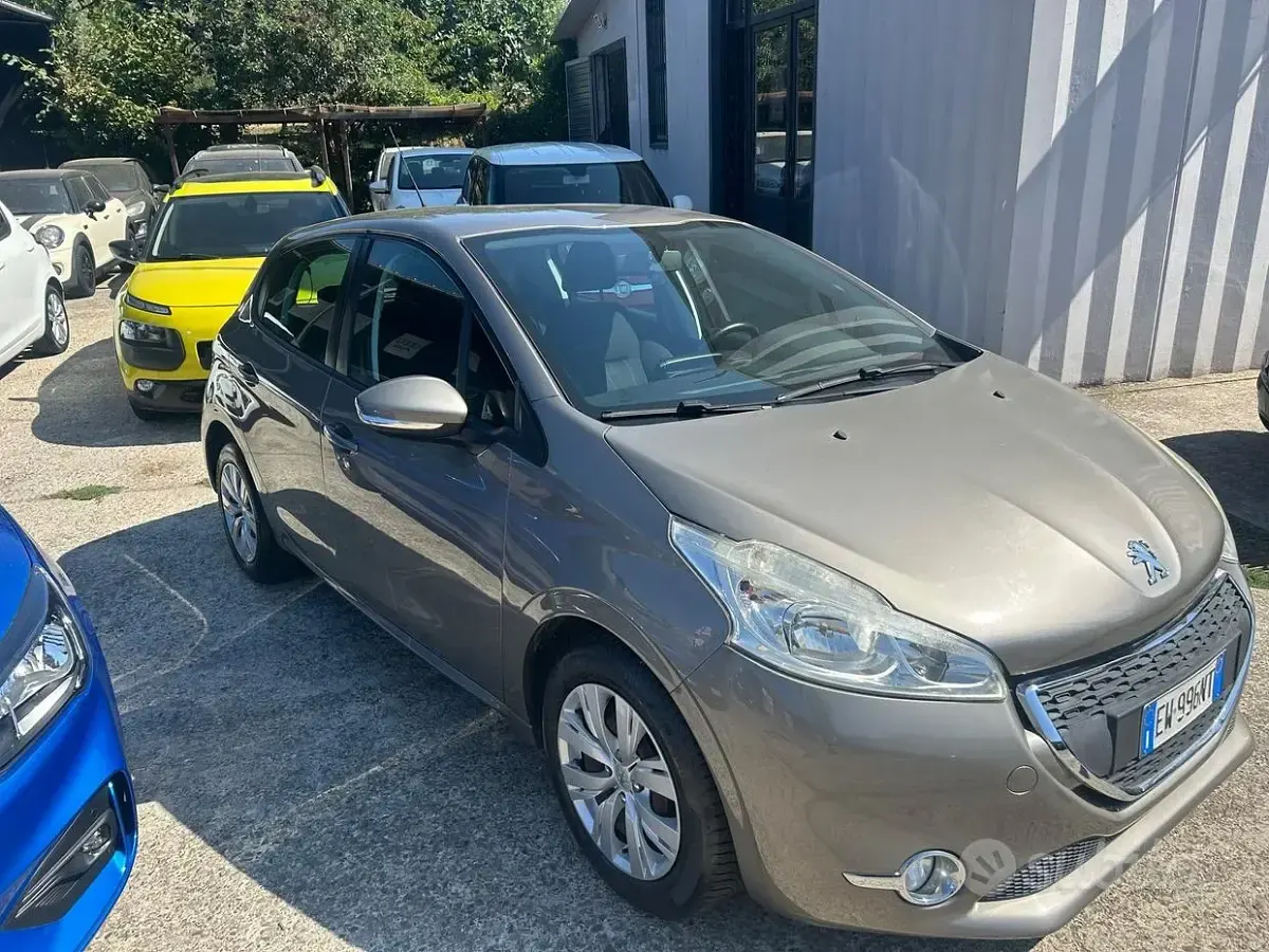 Usata Peugeot 208 Active 82 CV (60 kW) 2014 Grigio Utilitaria