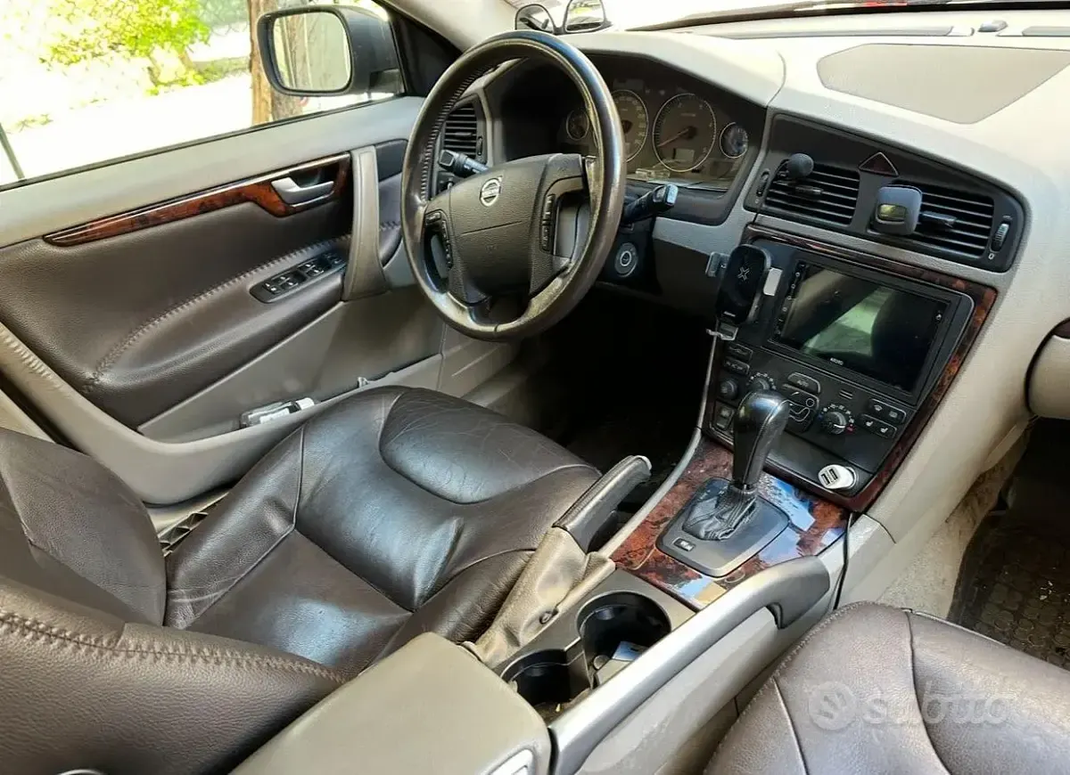 Usata Volvo XC70 Summum 163 CV (119 kW) 2004 Grigio Station wagon