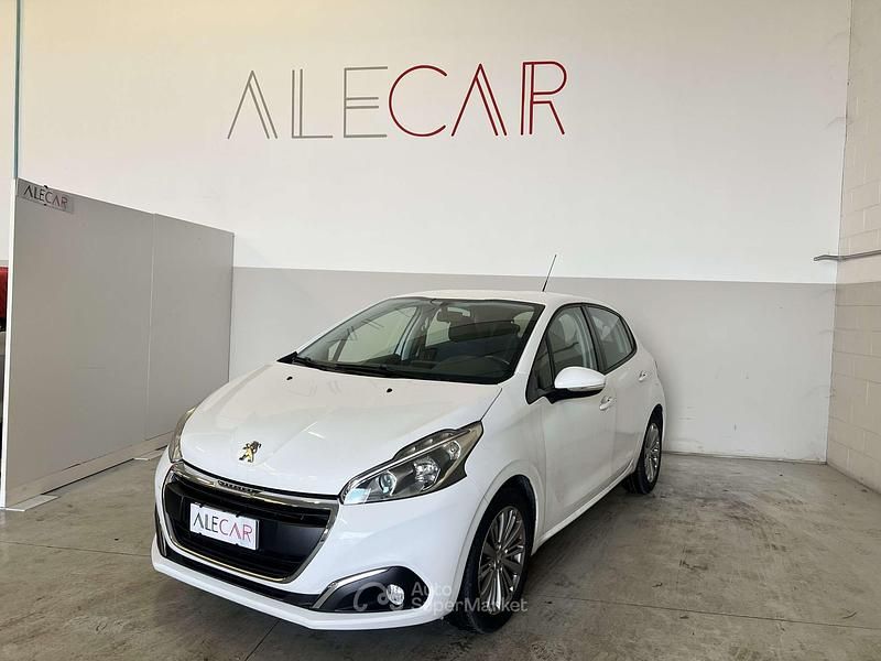 Usata Peugeot 208 Active 82 CV (60 kW) 2015 Bianco Utilitaria