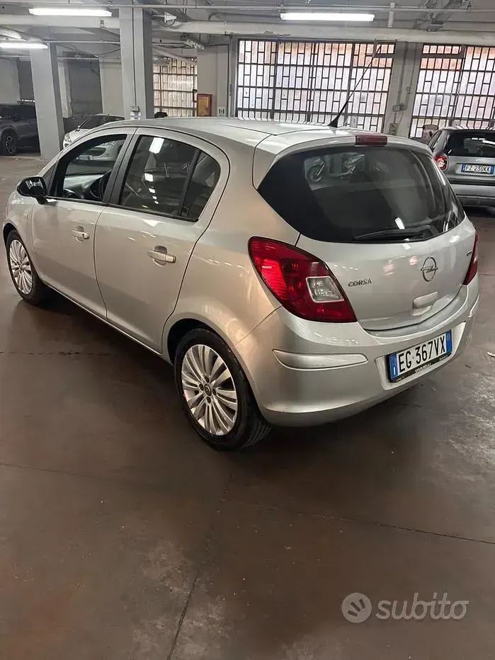 Usata Opel Corsa Enjoy 75 CV (55 kW) 2011 Grigio Utilitaria