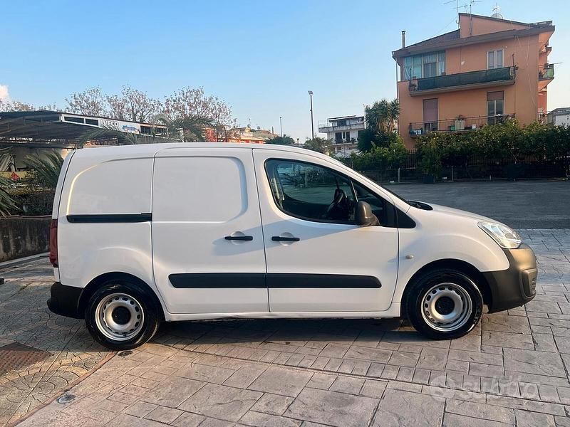 Usata Peugeot Partner Tepee Active 99 CV (72 kW) 2018 Bianco Monovolume