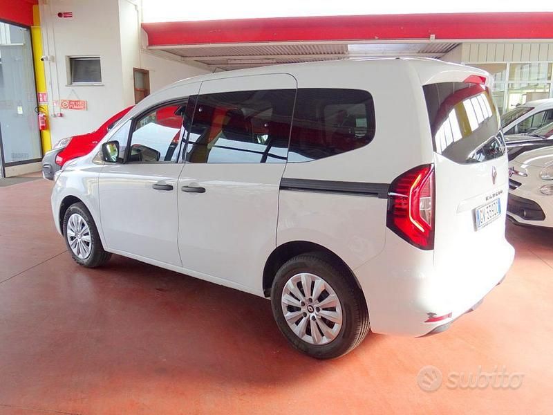 Usata Renault Kangoo 95 CV (69 kW) 2024 Bianco Monovolume