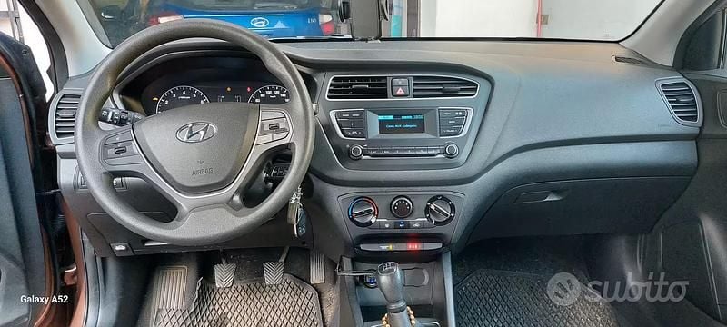 Usata Hyundai i20 75 CV (55 kW) 2019 Marrone Utilitaria