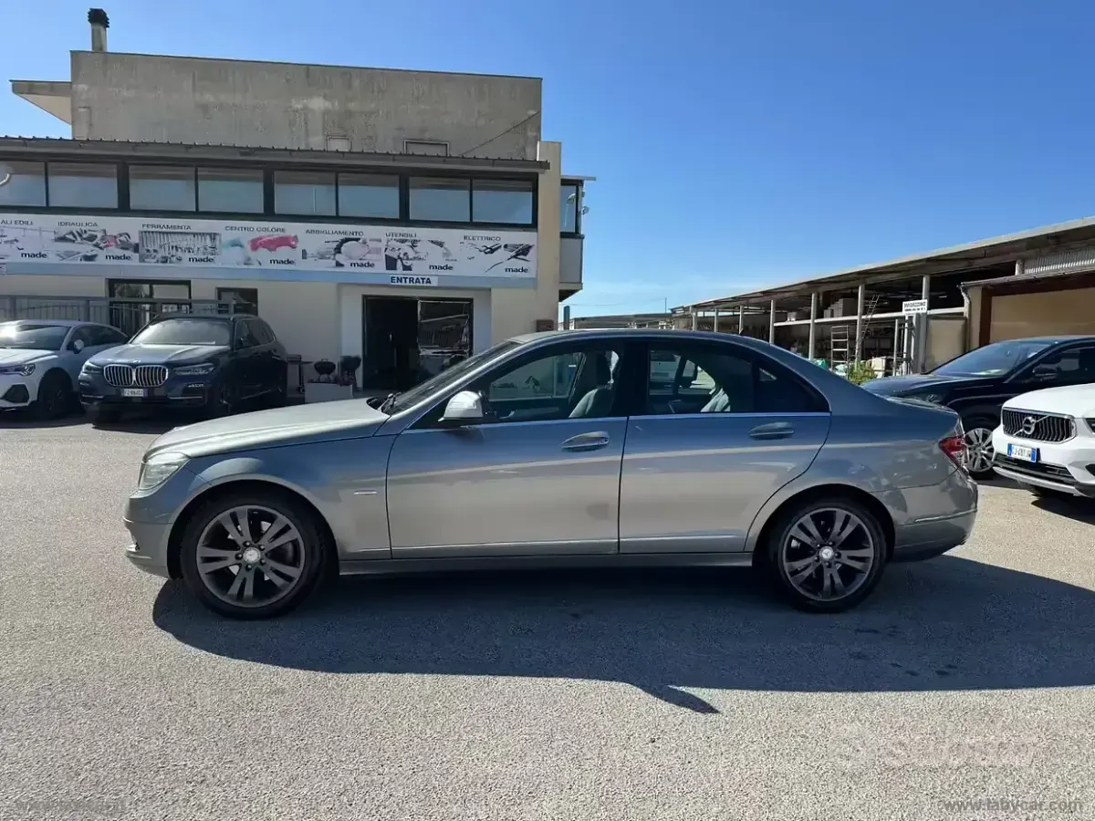 Begagnad Mercedes C220 Avantgarde 150 HK (110 kW) 2008 Sedan
